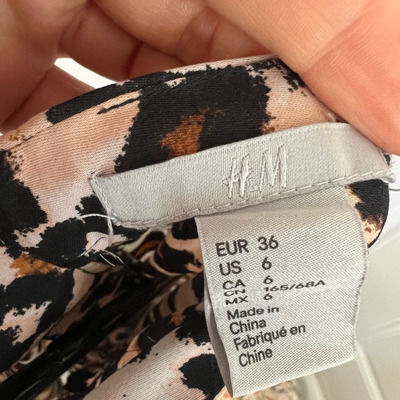 H & M polyester animal print skirt - Picture 6 of 6